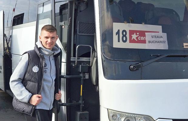 „Ia uite ce scrie aici!” » 6 detalii de la sosirea FCSB în Antalya: autocar venit pentru Steaua București + Lui Chiricheș nu i-au căzut „gradele”