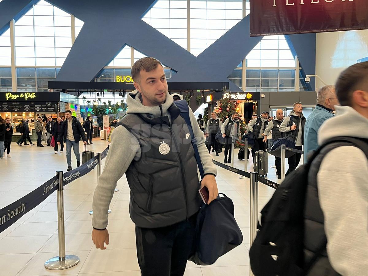 Unii cu leul, alții cu tigrul » Detalii inedite la plecarea FCSB în Antalya: două fețe noi în lot și 5 absenți + Ce versuri și-a scris Adi Șut pe valiză
