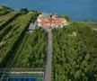O noapte în vila privată a lui Novak Djokovic costă cât un sfert dintr-o garsonieră în București