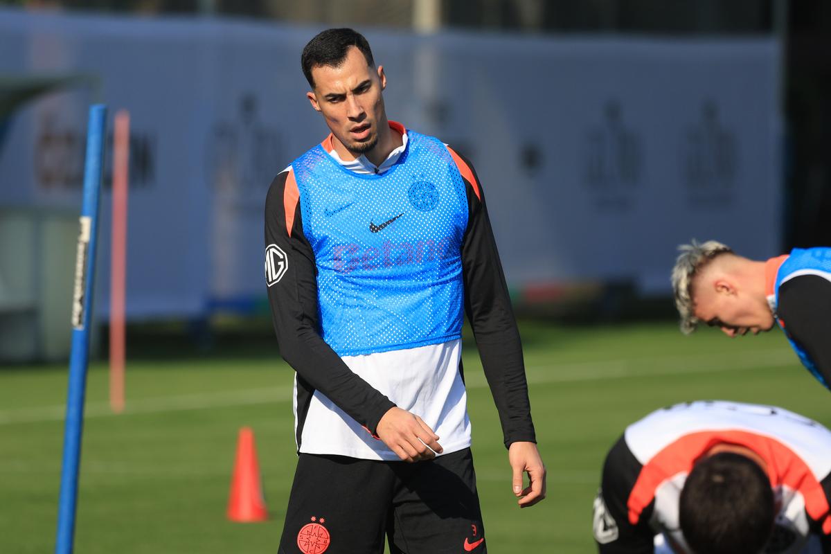 Chinuiți în Antalya » Fotbaliștii de la FCSB, „storși” de Neubert la antrenament! Imagini tari din Turcia