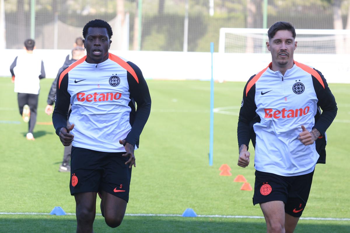 Chinuiți în Antalya » Fotbaliștii de la FCSB, „storși” de Neubert la antrenament! Imagini tari din Turcia