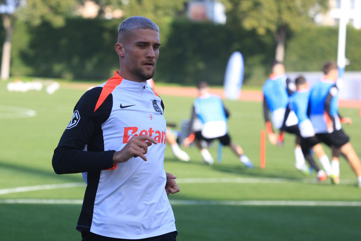 Chinuiți în Antalya » Fotbaliștii de la FCSB, „storși” de Neubert la antrenament! Imagini tari din Turcia