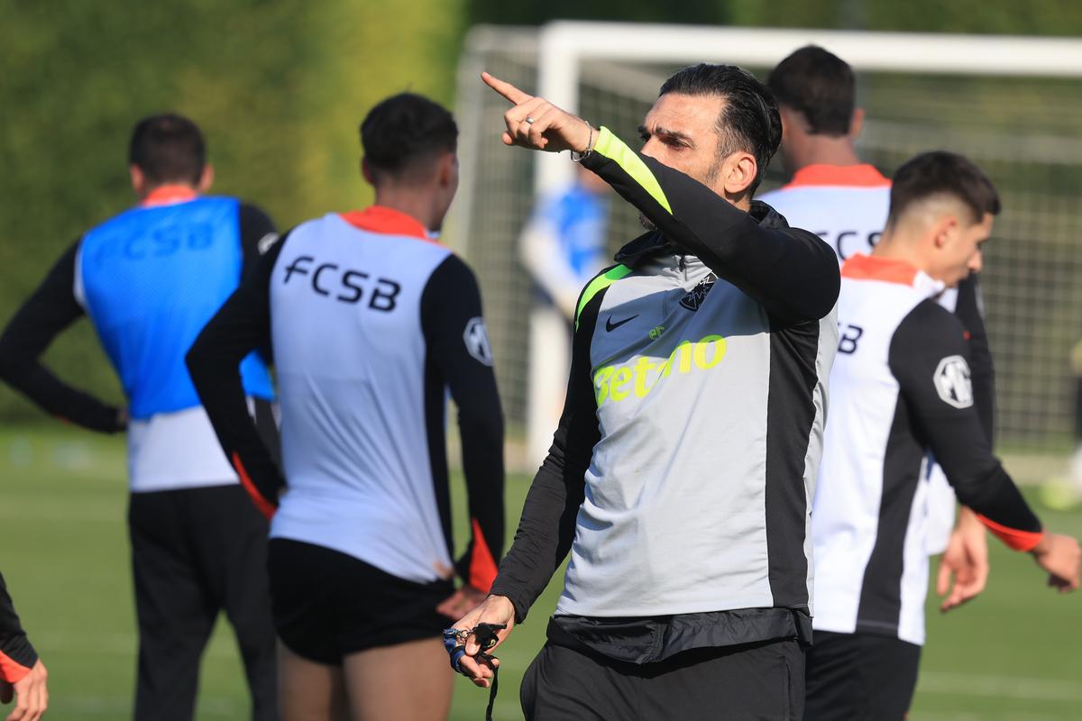 Chinuiți în Antalya » Fotbaliștii de la FCSB, „storși” de Neubert la antrenament! Imagini tari din Turcia