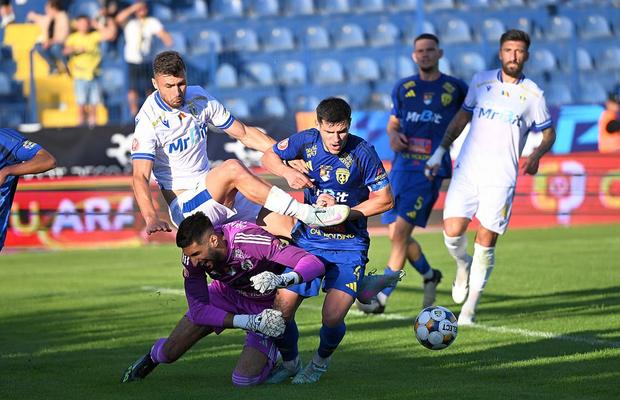 Anunțat de antrenor să-și caute echipă! Decizie de ultimă oră în cantonamentul echipei din Superligă