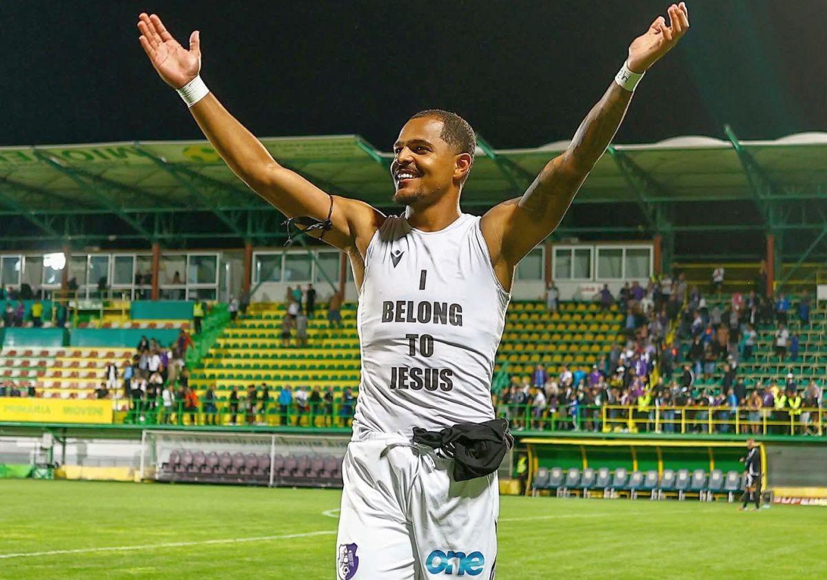 Brazilianul de la FC Argeș a ajuns idol în orașul natal! A fost pictat pe o clădire