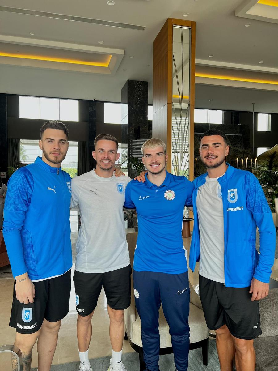 Valentin Mihăilă a apărut în cantonamentul Craiovei, din Antalya // foto: Facebook Surpriză! Valentin Mihăilă a apărut în cantonamentul Craiovei, din Antalya