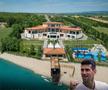 O noapte în vila privată a lui Novak Djokovic costă cât un sfert dintr-o garsonieră în București