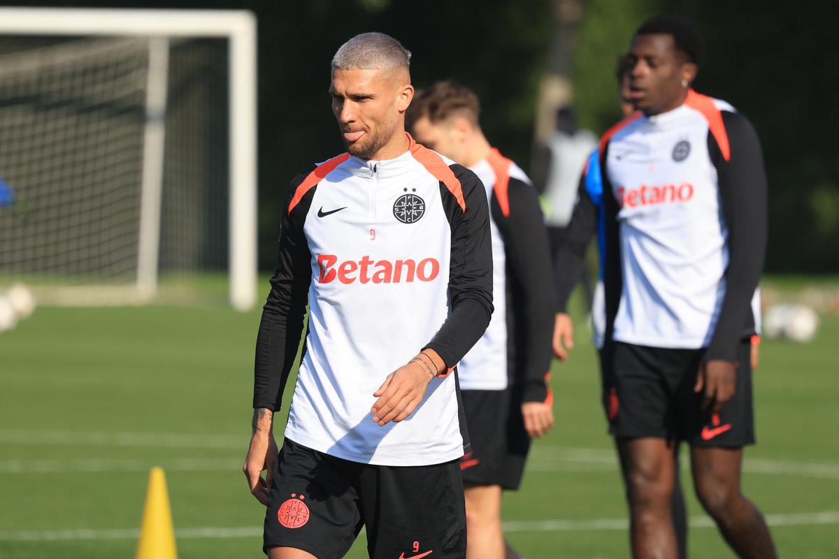 Chinuiți în Antalya » Fotbaliștii de la FCSB, „storși” de Neubert la antrenament! Imagini tari din Turcia