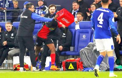 SCHALKE - HERTHA 3-2 // FOTO Scandal rasial IMENS în Germania! Insultat de huliganii lui Schalke, Jordan Torunarigha a plâns și a vrut să iasă de pe teren