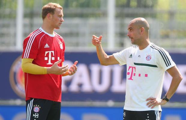 Guardiola a vrut să-l reprofileze pe Manuel Neuer! Rummenigge s-a opus!