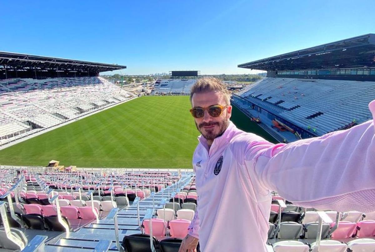 VIDEO + FOTO Cum ar fi arătat scaunele de pe noul Ghencea, dacă David Beckham s-ar fi ocupat de stadion :) » Imagini de azi