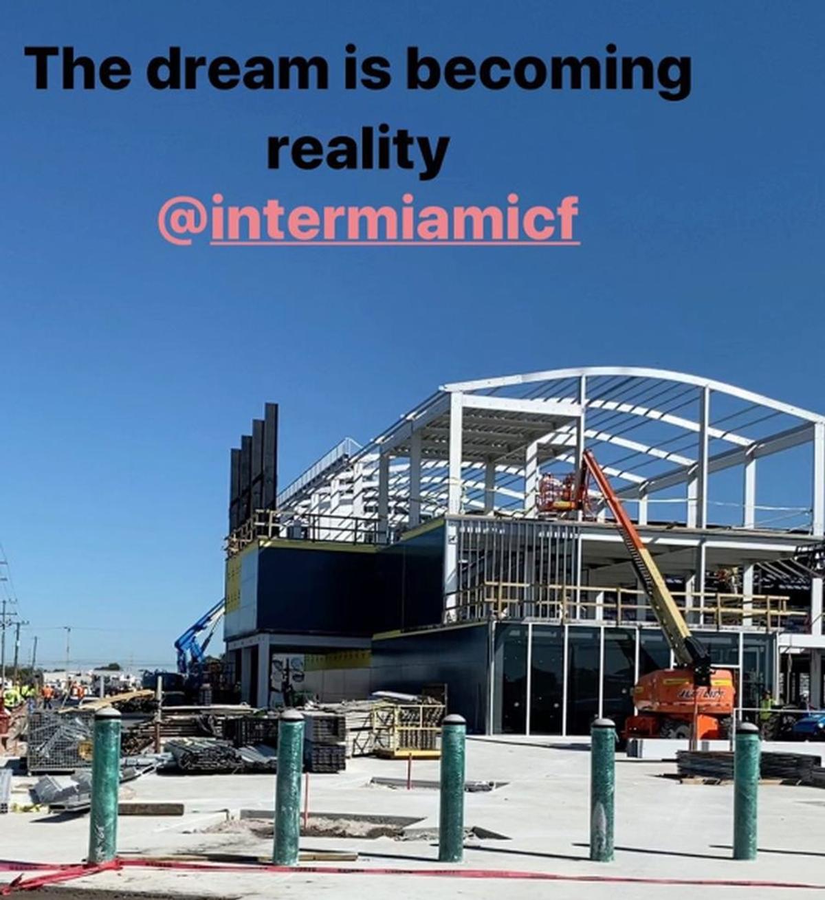 VIDEO + FOTO Cum ar fi arătat scaunele de pe noul Ghencea, dacă David Beckham s-ar fi ocupat de stadion :) » Imagini de azi