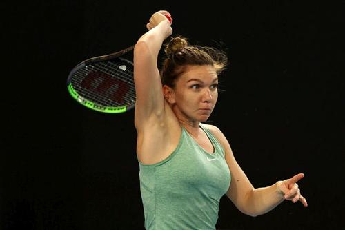Simona Halep (29 de ani, 2 WTA) a acuzat probleme medicale în timpul meciului cu Ekaterina Alexandrova (26 de ani, 33 WTA)