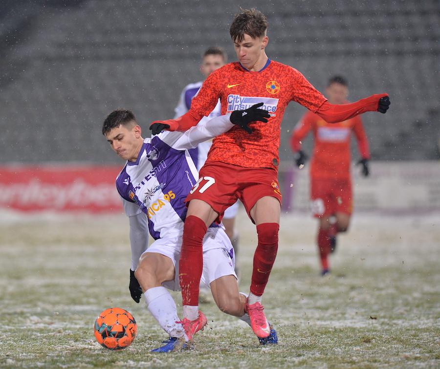 Povestea lui Octavian Popescu, puștiul sfios din satul Nucet, spusă de primul lui președinte: cine l-a ochit, cât a costat, dorul de casă, procesul intentat FCSB