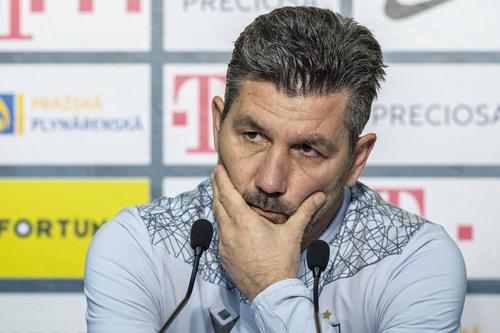 Ouzounidis e așteptat astăzi la Craiova. Va urmări meciul cu Dinamo din tribună