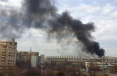 FOTO Panică în Giulești! Fum gros deasupra arenei Rapidului » Prima reacție a pompierilor: „A fost un incendiu în incinta stadionului”