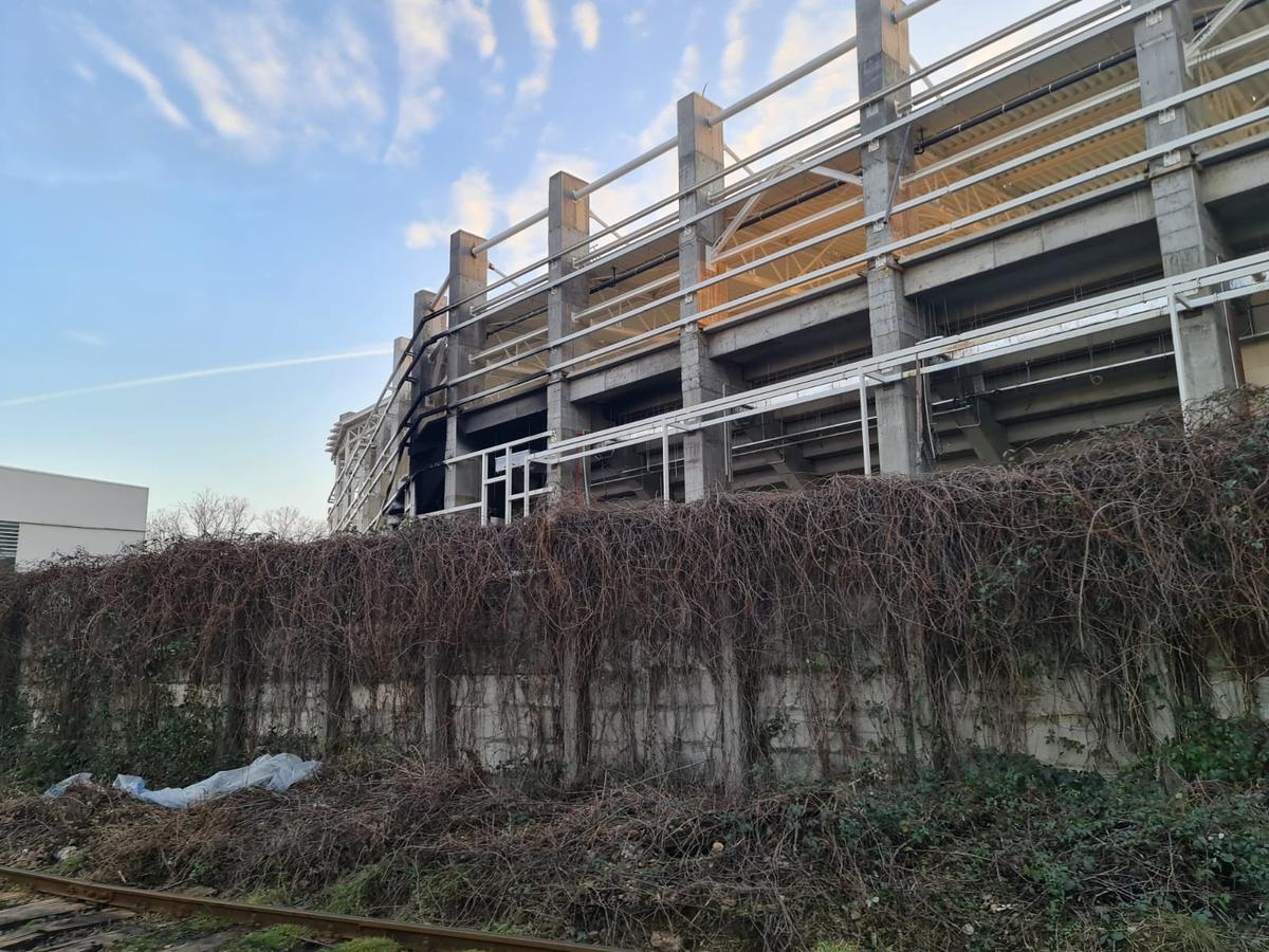 FOTO Panică în Giulești! Fum gros deasupra arenei Rapidului » Prima reacție a pompierilor: „A fost un incendiu în incinta stadionului”