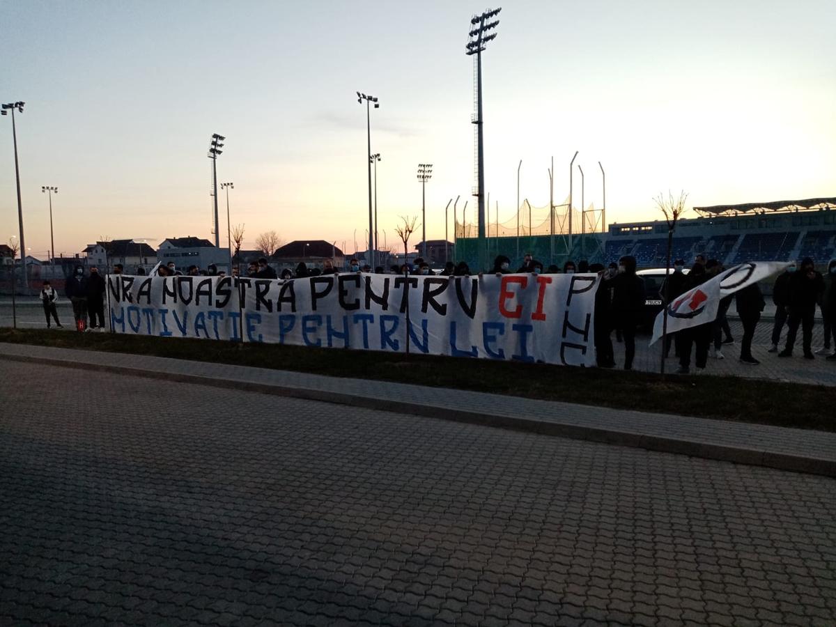 Suporteri Craiova înainte de meciul cu Dinamo