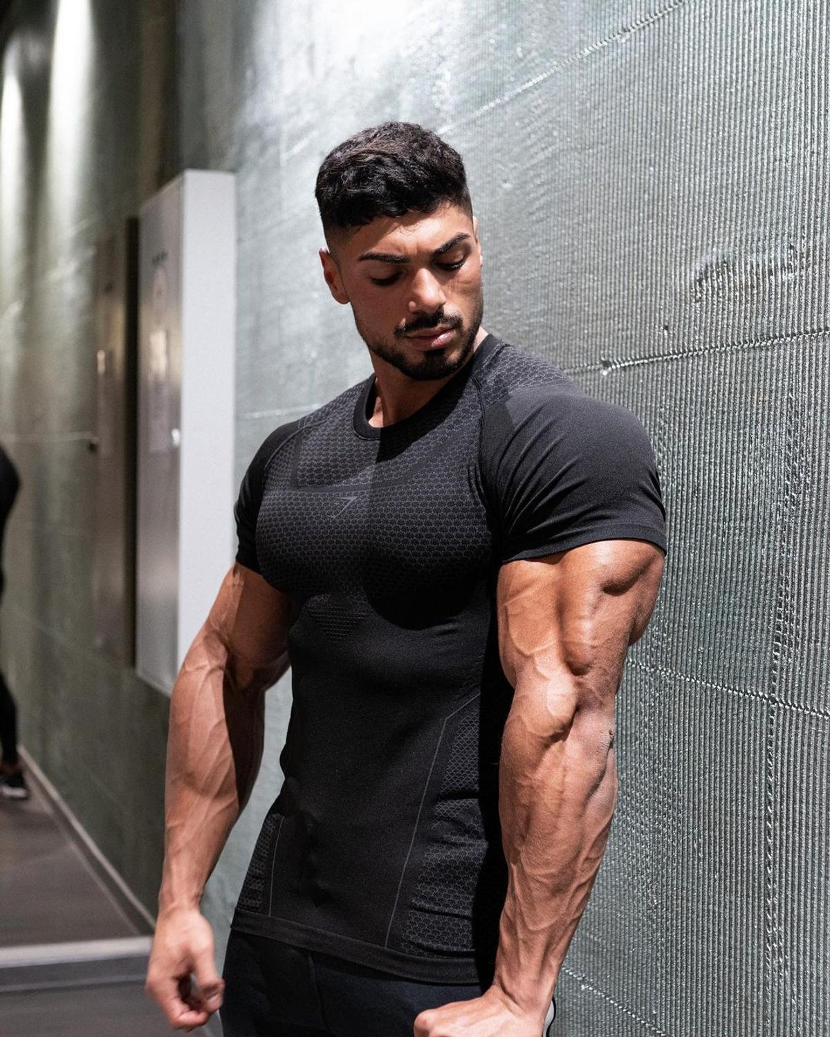 FOTO Cine e sportivul care le depășește pe Inna și Antonia în topul celor mai urmărite persoane din România pe Instagram