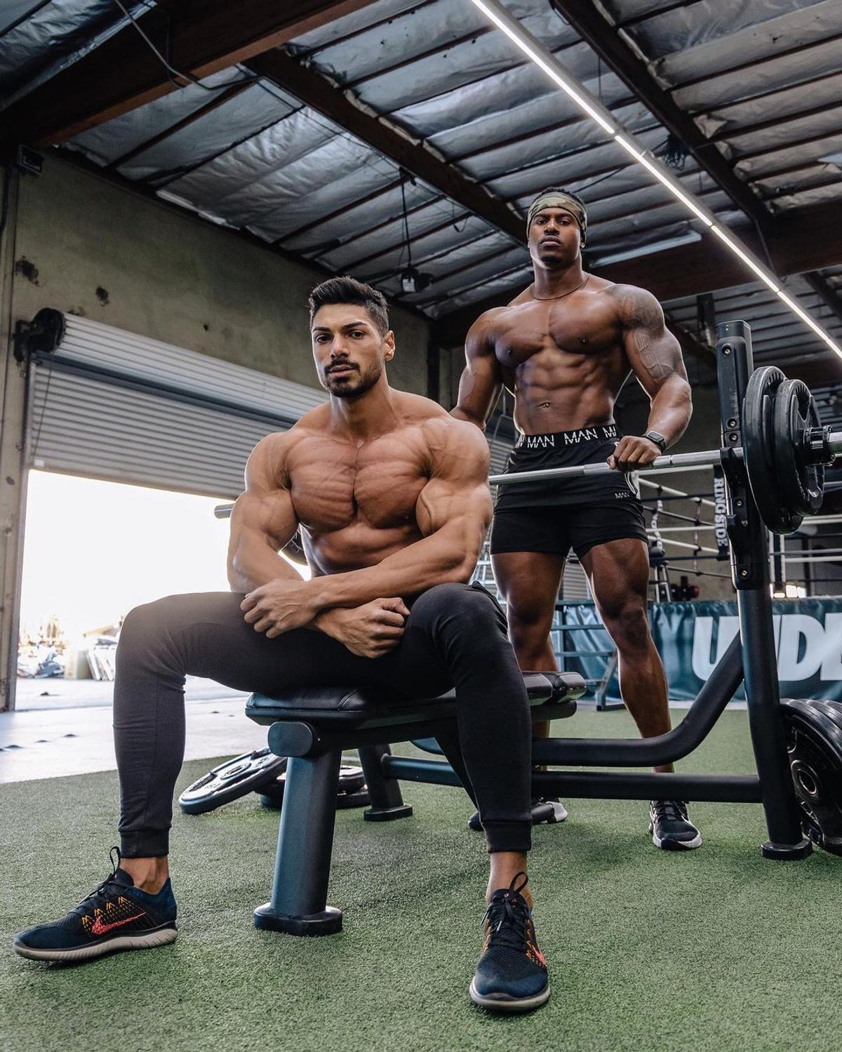 FOTO Cine e sportivul care le depășește pe Inna și Antonia în topul celor mai urmărite persoane din România pe Instagram