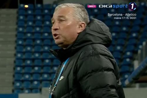 CSU Craiova - CFR Cluj | Dan Petrescu, antrenorul „feroviarilor”, a folosit un limbaj inacceptabil în prima repriză, dorind să-și „urecheze” un jucător.