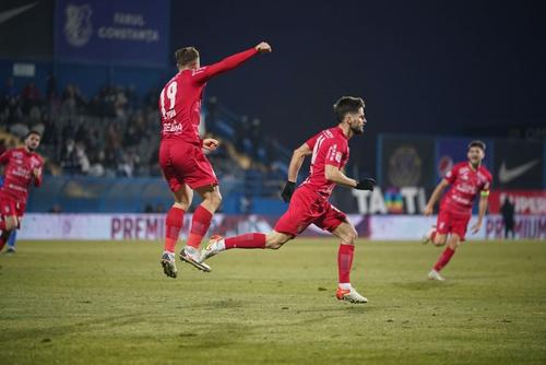 În inferioritate numerică pentru mai bine de 60 de minute, după eliminarea lui Jefte Betancor, Farul a cedat pe final cu Chindia, scor final 0-1 / foto: facebook.com/chindiaoficial