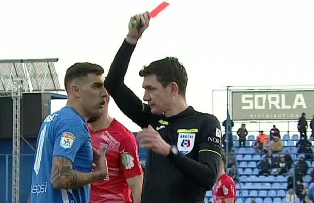 Jefte Betancor, eliminat după doar 30 de minute în Farul - Chindia » Gest nesportiv al spaniolului
