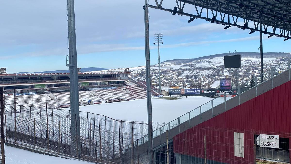 „Ice Age” în Gruia » Cum arată suprafața de joc cu mai puțin de 12 ore înainte de CFR Cluj - FCSB