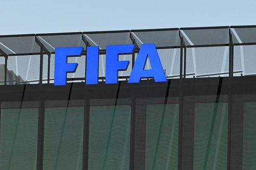 Souleymane, un tânăr imigrant în Spania, în vârstă de 11 ani, a decis să le trimită o scrisoare celor de la FIFA, pentru ca acesta să poată juca fotbal la un club din Tenerife, alături de care s-a antrenat în ultimii doi ani. 
Foto: Imago