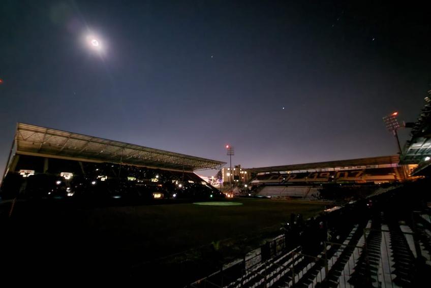 Startul derby-ului dintre CFR Cluj și FCSB a fost întârziat din cauza unor probleme la nocturna arenei din Gruia. După 12 minute de beznă, instalația a fost repornită.