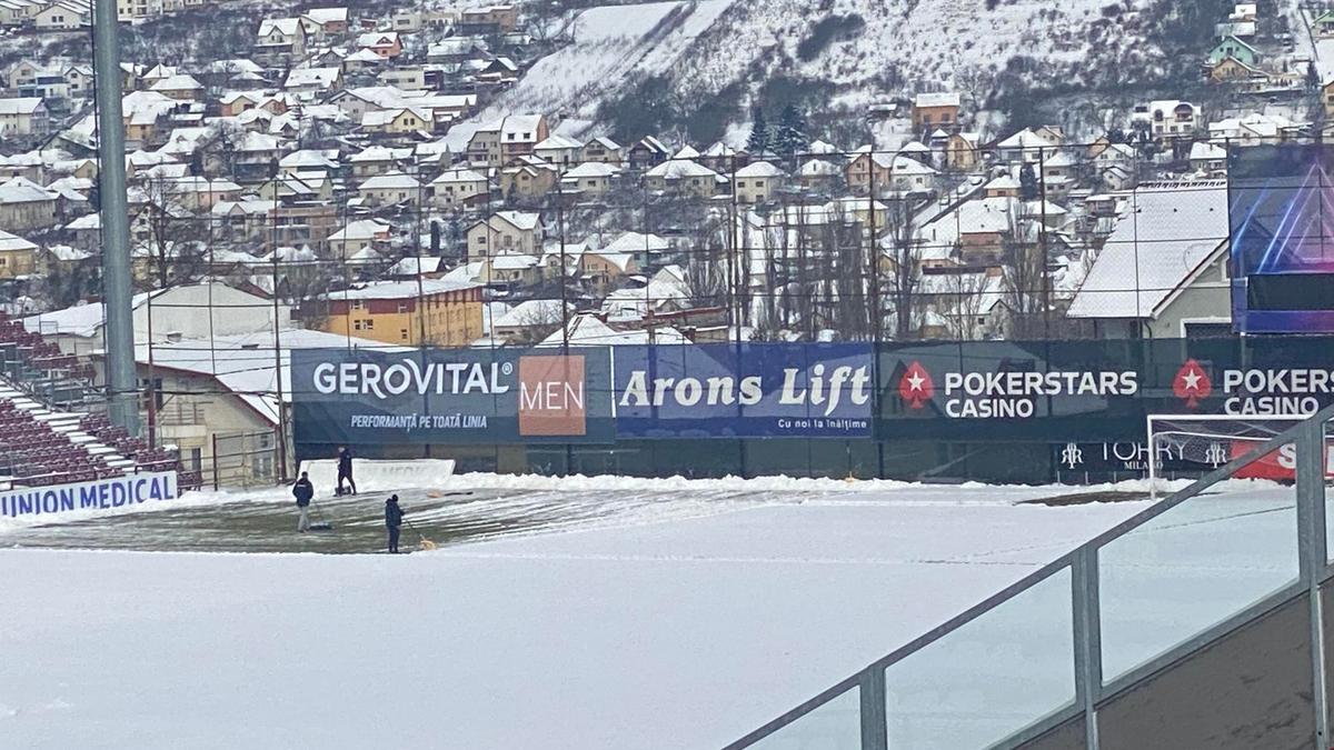„Ice Age” în Gruia » Cum arată suprafața de joc cu mai puțin de 12 ore înainte de CFR Cluj - FCSB