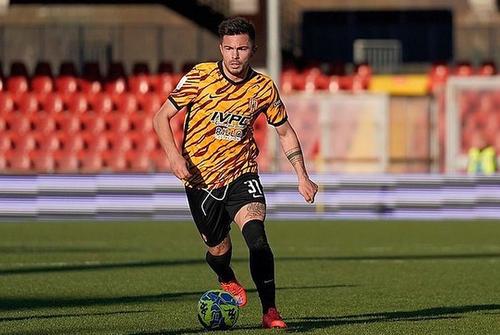 Alin Toșca (30 de ani, fundaș central) a rămas fără antrenor după primul meci de la revenirea în tricoul lui Benevento, celebrului Fabio Cannavaro (49) fiindu-i fatală înfrângerea de pe teren propriu cu Venezia, scor 1-2.