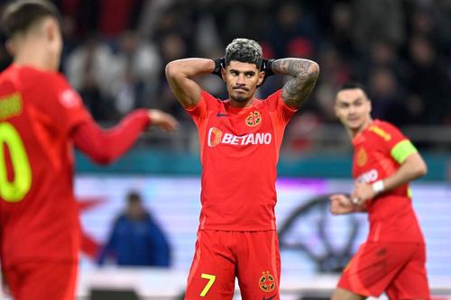 Gigi Becali n-a mai rezistat » L-a scos la pauză în FCSB - Farul și l-a băgat pe Florinel Coman/ foto Raed Krishan (GSP)