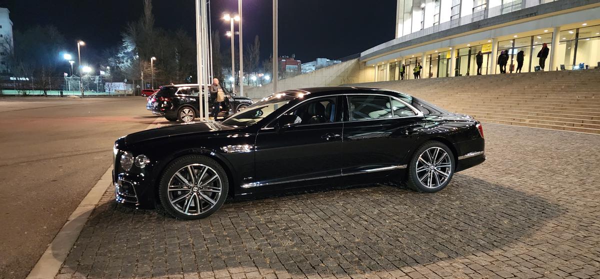 Teia Sponte a venit la FCSB - Farul cu un Bentley Flying Spur A