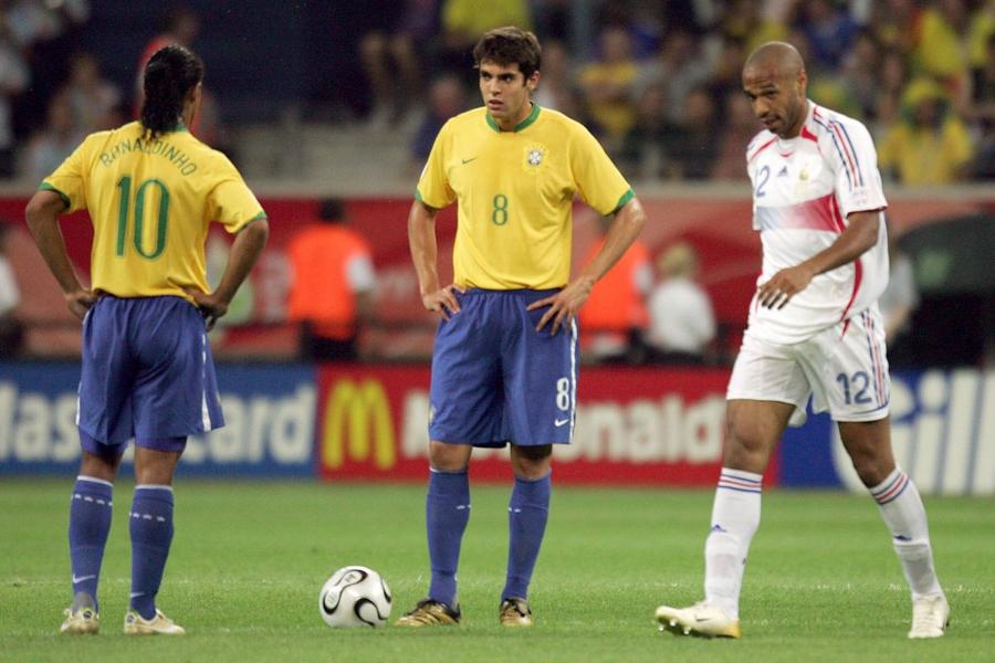Kaka, Ronaldinho și Thierry Henry / Foto: Imago Ronaldinho i-a surprins pe toți: nu vrea să mai vadă naționala Braziliei » Vedeta Barcelonei i-a dat replica: „I-a cerut bilete lui Vinicius”
