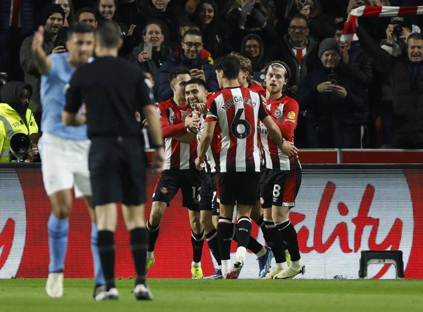 Gafă de amatori făcută de fundașii lui Manchester City