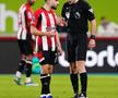 Gafă de amatori făcută de fundașii lui Manchester City » Au uitat regulamentul și i-au lăsat pe cei de la Brentford să marcheze