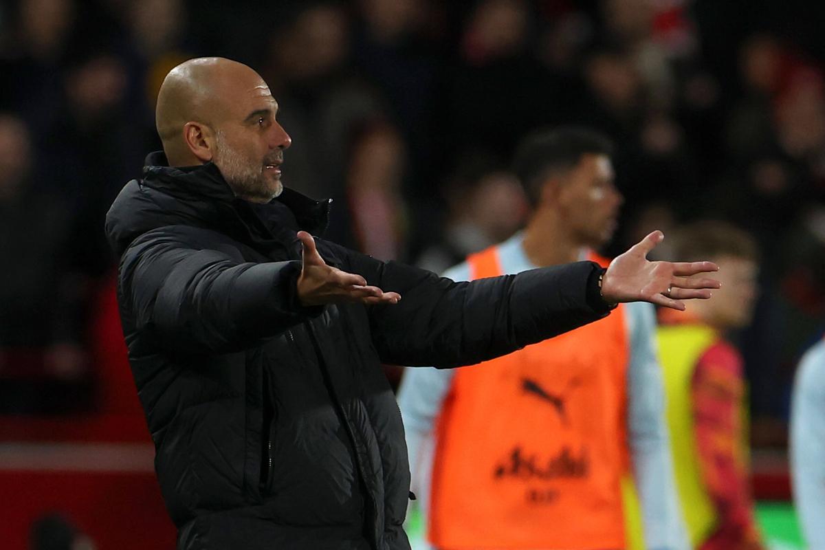 Gafă de amatori făcută de fundașii lui Manchester City » Au uitat regulamentul și i-au lăsat pe cei de la Brentford să marcheze