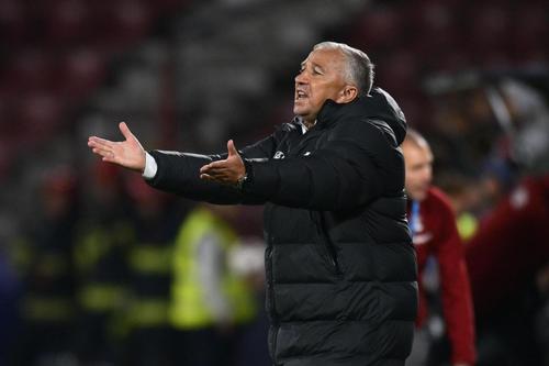 Dan Petrescu a PULVERIZAT arbitrajul după Poli Iași - CFR Cluj: „Ne-am bucurat ca idioții! Au inventat!