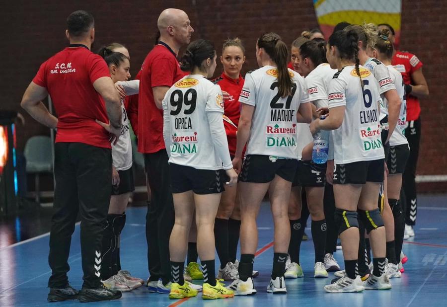 Rasmus Rygaard Poulsen și-a băgat handbalistele în ședință, fără succes Rezultat neverosimil în CSM București - SCM Rm. Vâlcea, optime de finală din Cupa României la handbal feminin