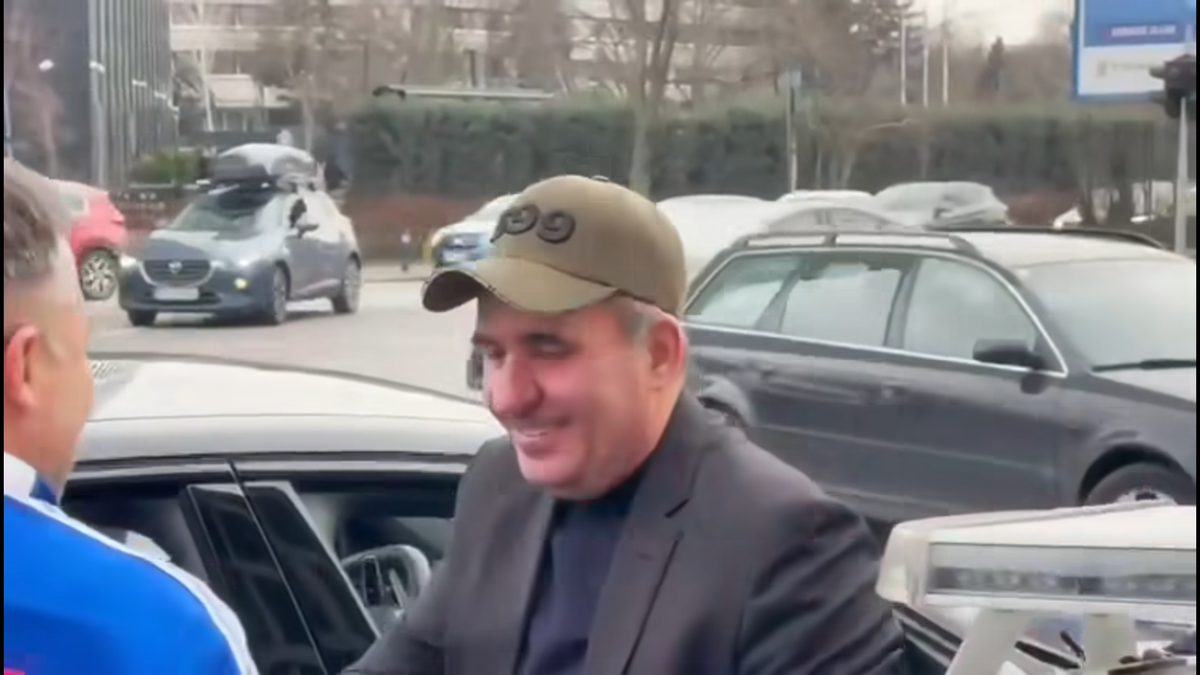 Gică Hagi a fost oprit în trafic de politiști de ziua lui