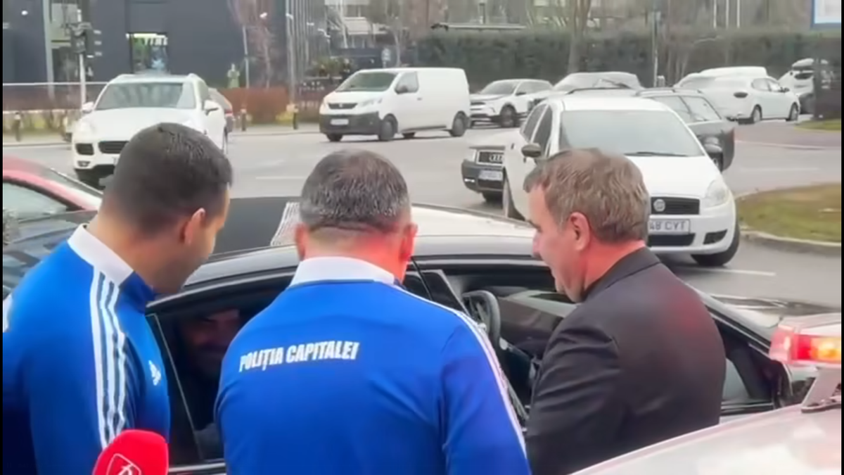 Gică Hagi a fost oprit în trafic de politiști de ziua lui