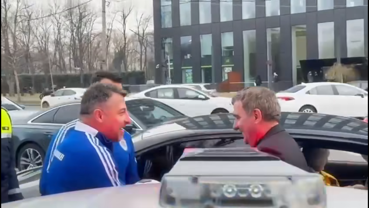 Gică Hagi a fost oprit în trafic de politiști de ziua lui