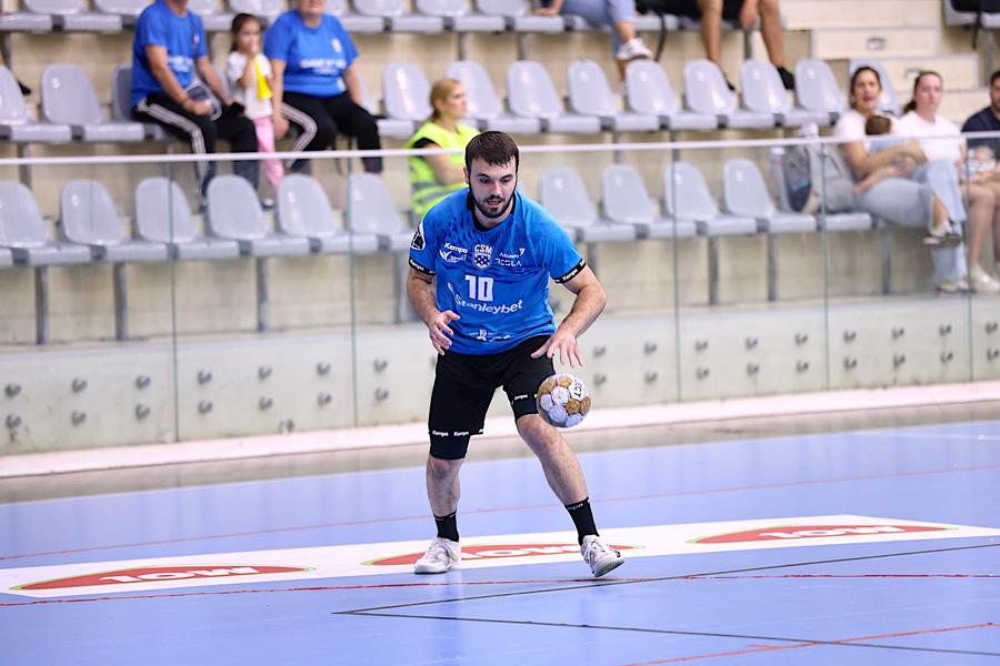 Roman Dodică va veni la Dinamo. Foto: csmbucuresti.ro Dinamo l-a transferat pe Andrei Buzle de la CSM Constanța și îl așteaptă pe Miguel Matins, de la Aalborg