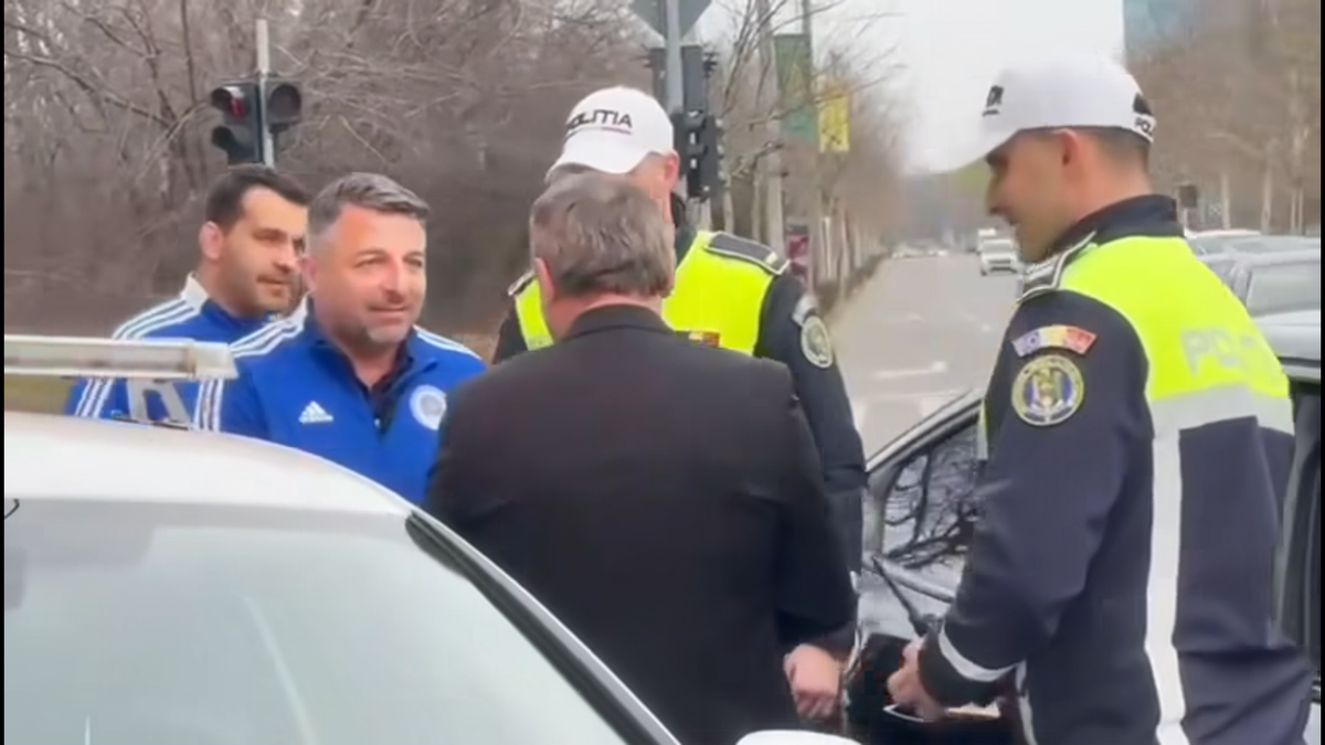Gică Hagi a fost oprit în trafic de politiști de ziua lui