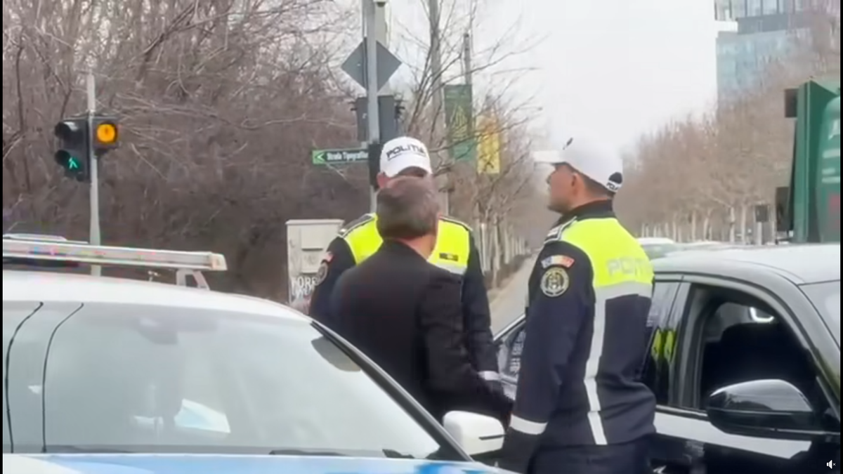 Gică Hagi a fost oprit în trafic de politiști de ziua lui