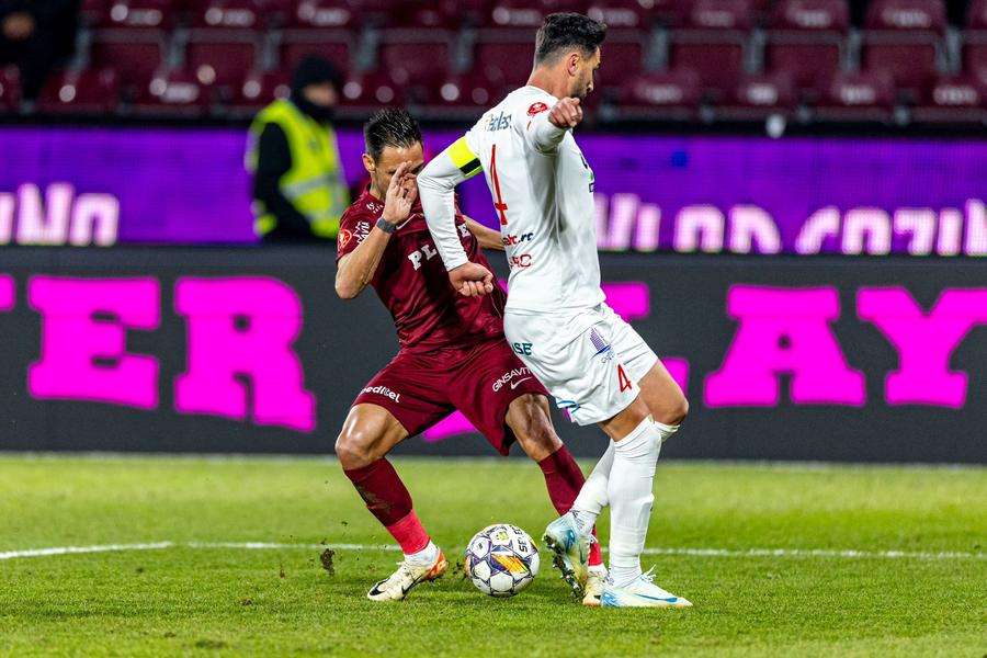 CFR Cluj - Hermannstadt 1-0 » Fotbal puțin, două faze controversate și instinctul lui Munteanu » CFR Cluj obține trei puncte mari! Cum arată clasamentul acum