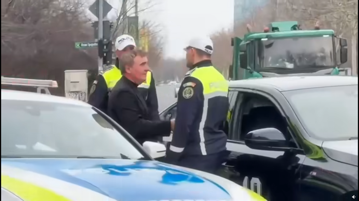 Gică Hagi a fost oprit în trafic de politiști de ziua lui