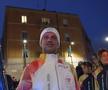 Cristi Chivu poartă flacăra olimpică prin Milano / FOTO: Captură X