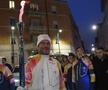 Cristi Chivu poartă flacăra olimpică prin Milano / FOTO: Captură X